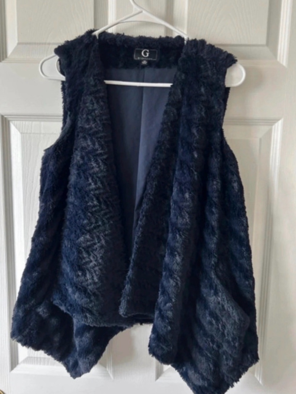 G by Giuliana Plush Faux Fur Vest in Navy